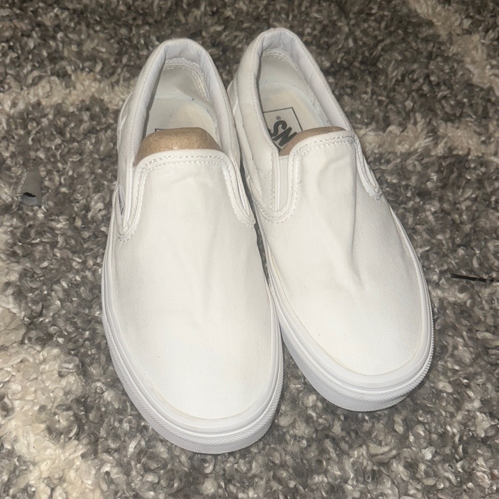 Women’s classic slip-On White Slides Size 6.5